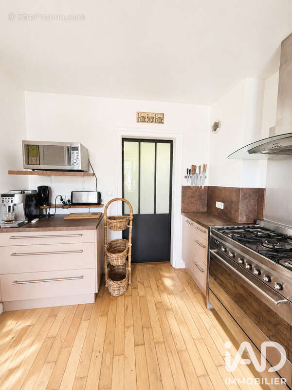 Maison 206 m² à Saint-Martin-Sous-Vigouroux  - photo 6