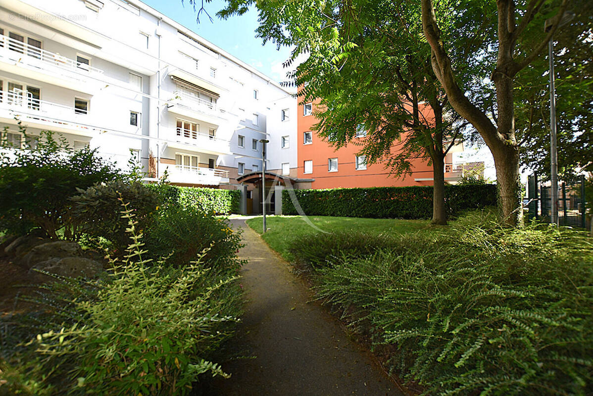 Appartement à COMBS-LA-VILLE