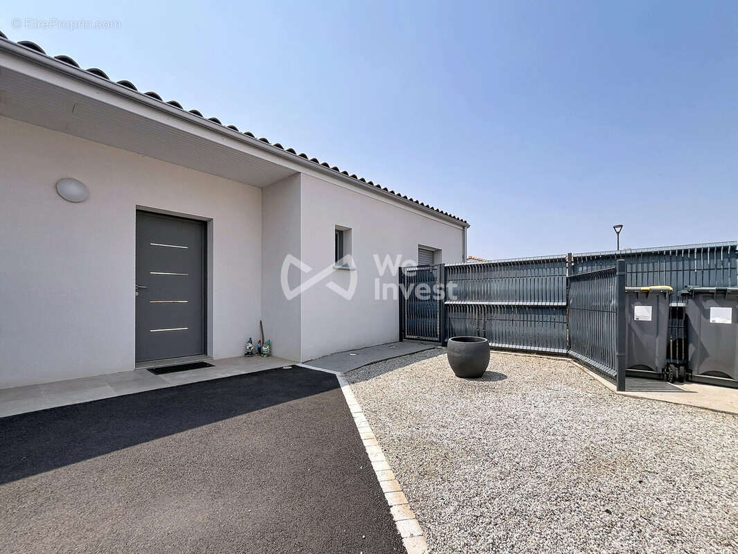 Maison 107 m² à La Creche  - photo 3