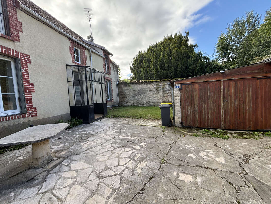 Maison à SAINTE-COLOMBE-SUR-SEINE