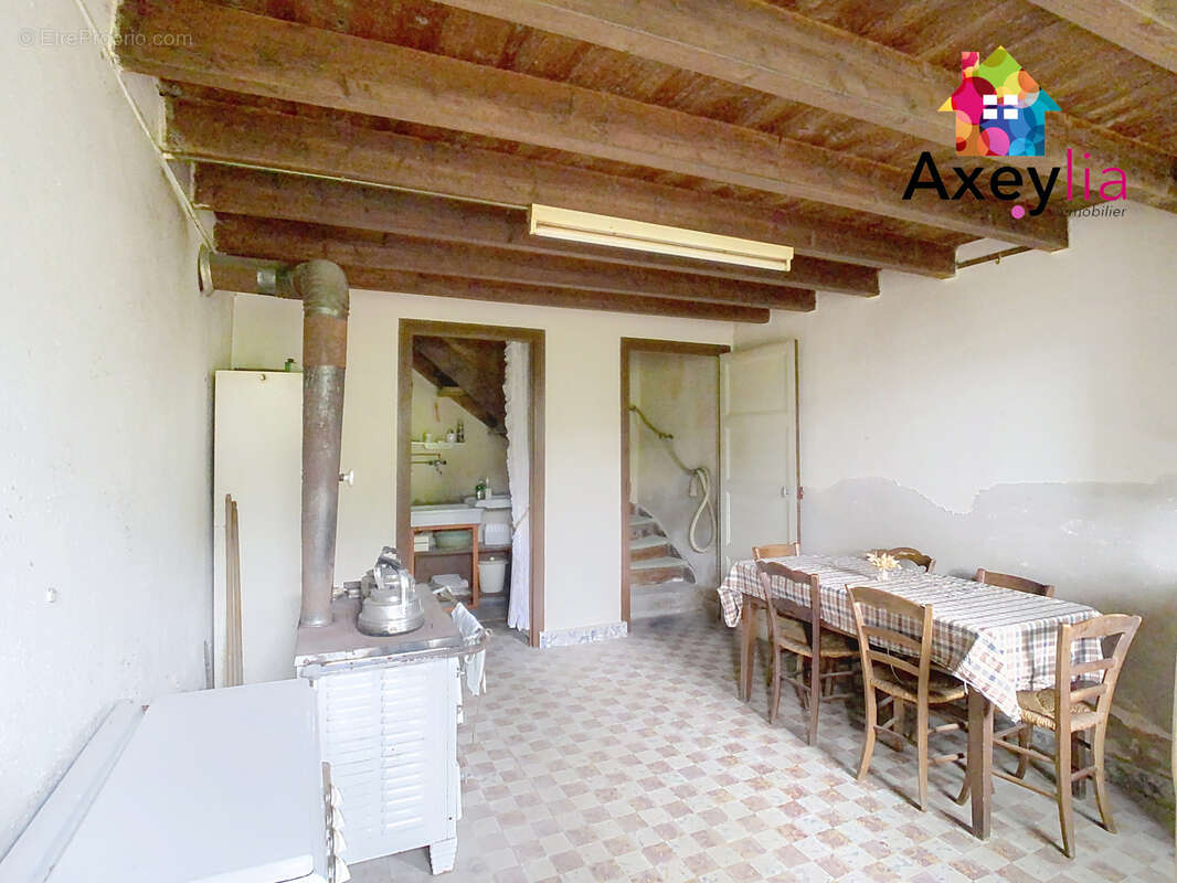A vendre- saint-nicolas-des-biefs- maison en pierres sur terrain de 2117 m2 - photo 5