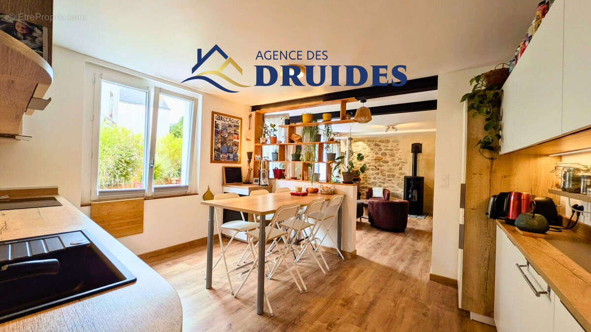CRAC'H Maison de charme à vendre, au coeur du bourg - 2 chambres - 74m² (environ 83m² utiles) - photo 6