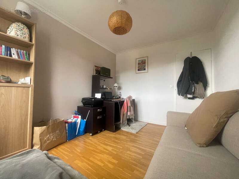 Appartement T4- 81,63m2- 8ème et dernier étage- Cave- Parking Privatif- Garage- Vue dégagée - Montaud- Le Grand Clos - photo 11
