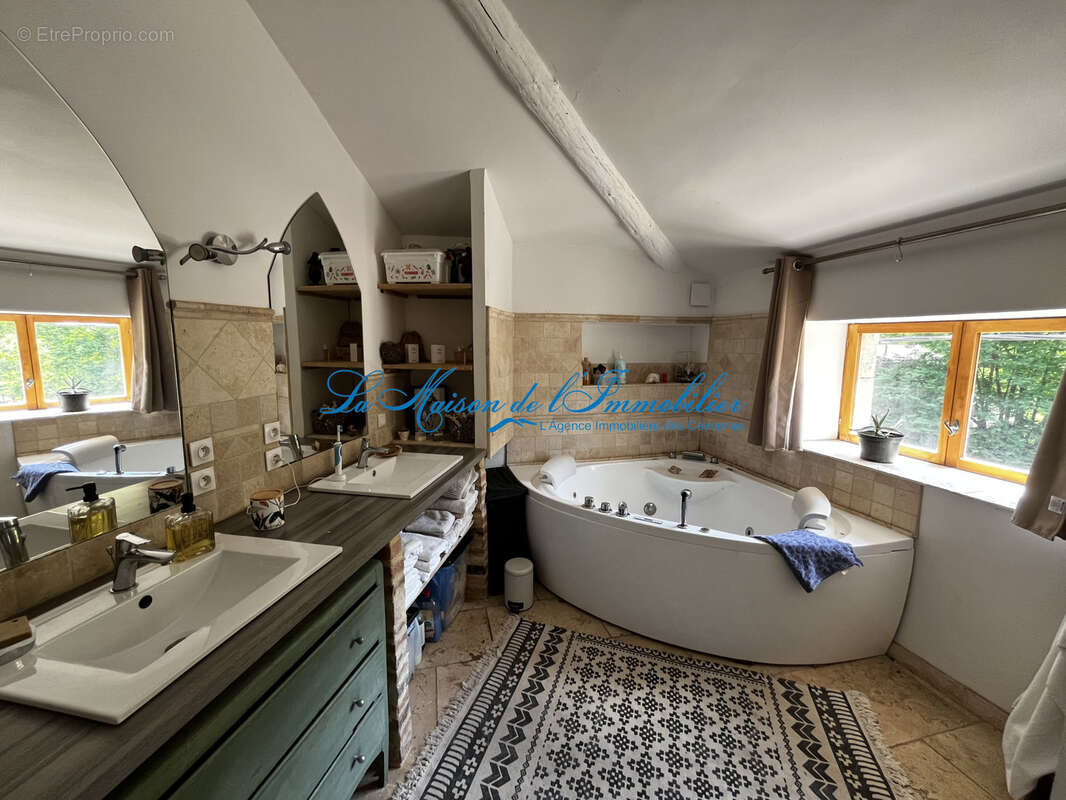 A proximité de Gagnières au calme maison de village en pierre de type F3 avec 653m2 de terrain. - photo 6