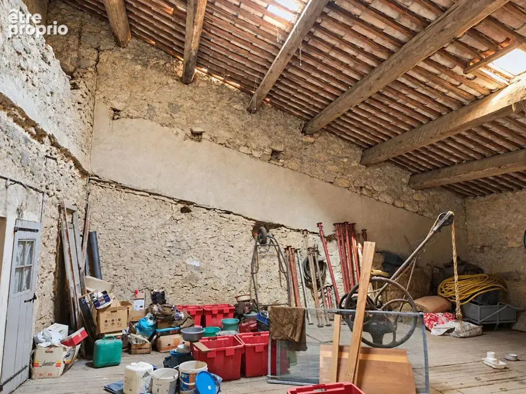 Ouveillan, coeur de village : maison de 118 m² avec grange - garage de 160 m² et grenier aménageable - photo 16
