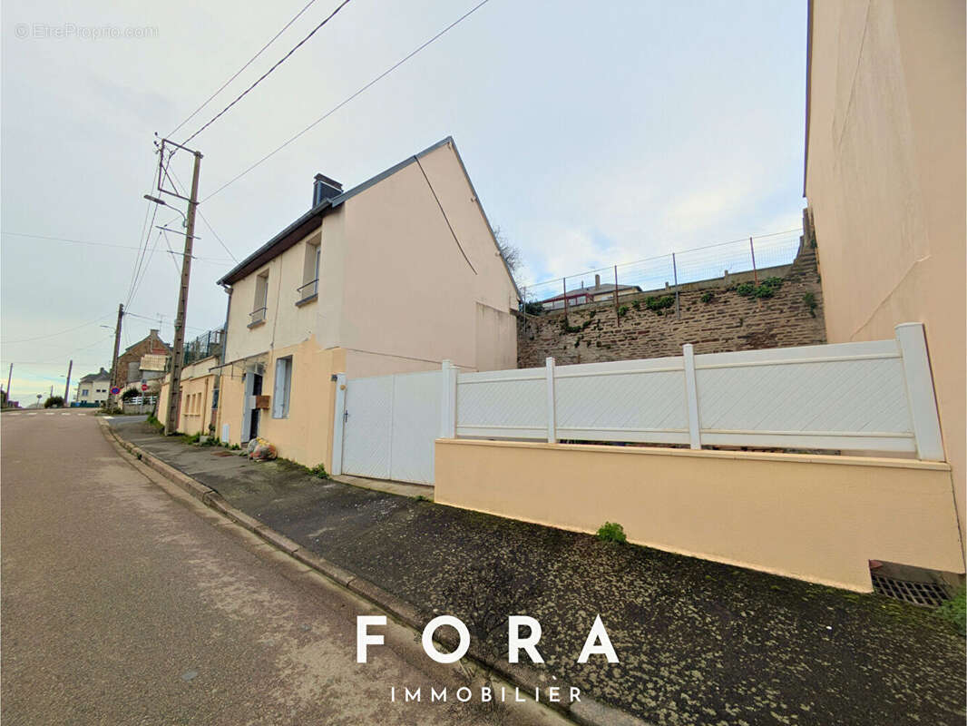 Maison à CONDE-SUR-NOIREAU