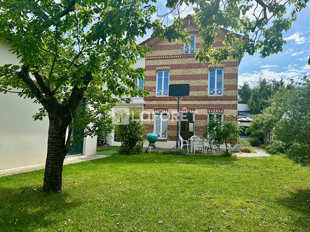 Maison à BRY-SUR-MARNE