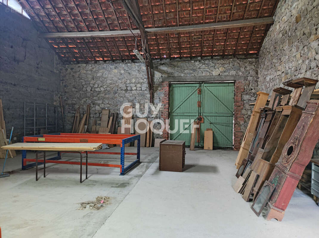 Commerce à SAINTE-AGATHE-LA-BOUTERESSE