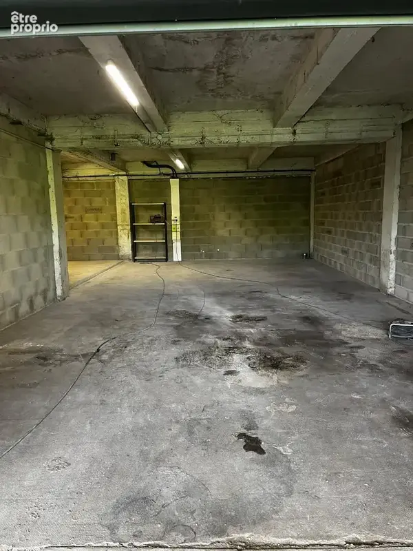 Local - garage de 210 m² - photo 3