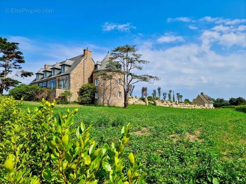 Maison à PLOUGRESCANT