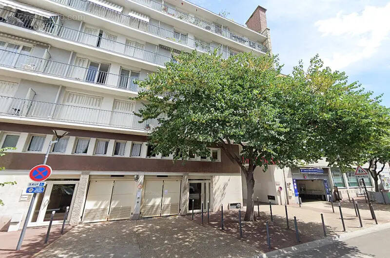 Commerce à ISSY-LES-MOULINEAUX