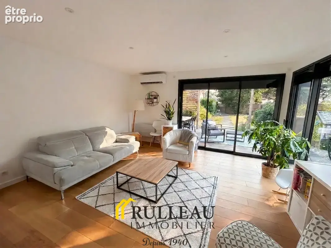 Maison  en pierre de caractère,  rénovée par un architecte 107 M2 - 4 chambres - terrain de 566 m2 avec dépend - photo 2