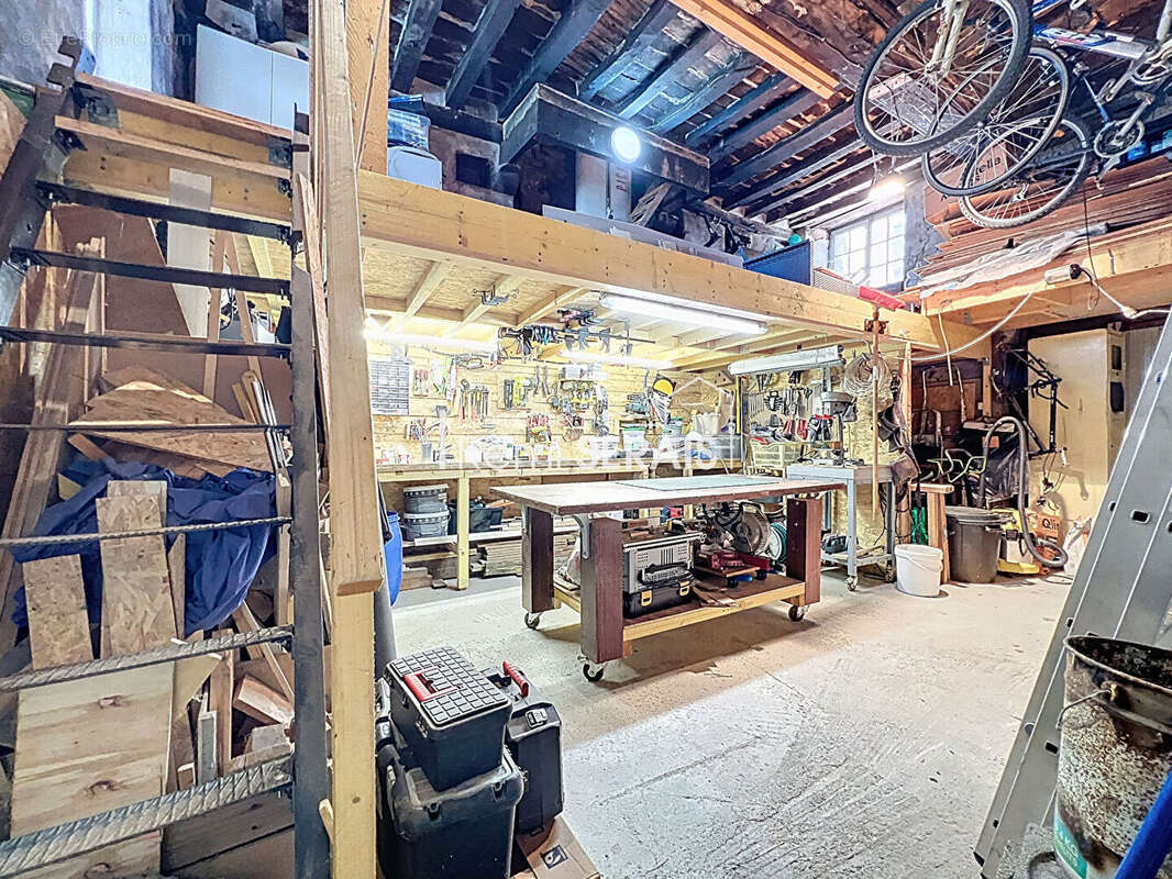 Maison à SAINT-DENIS-DE-MERE