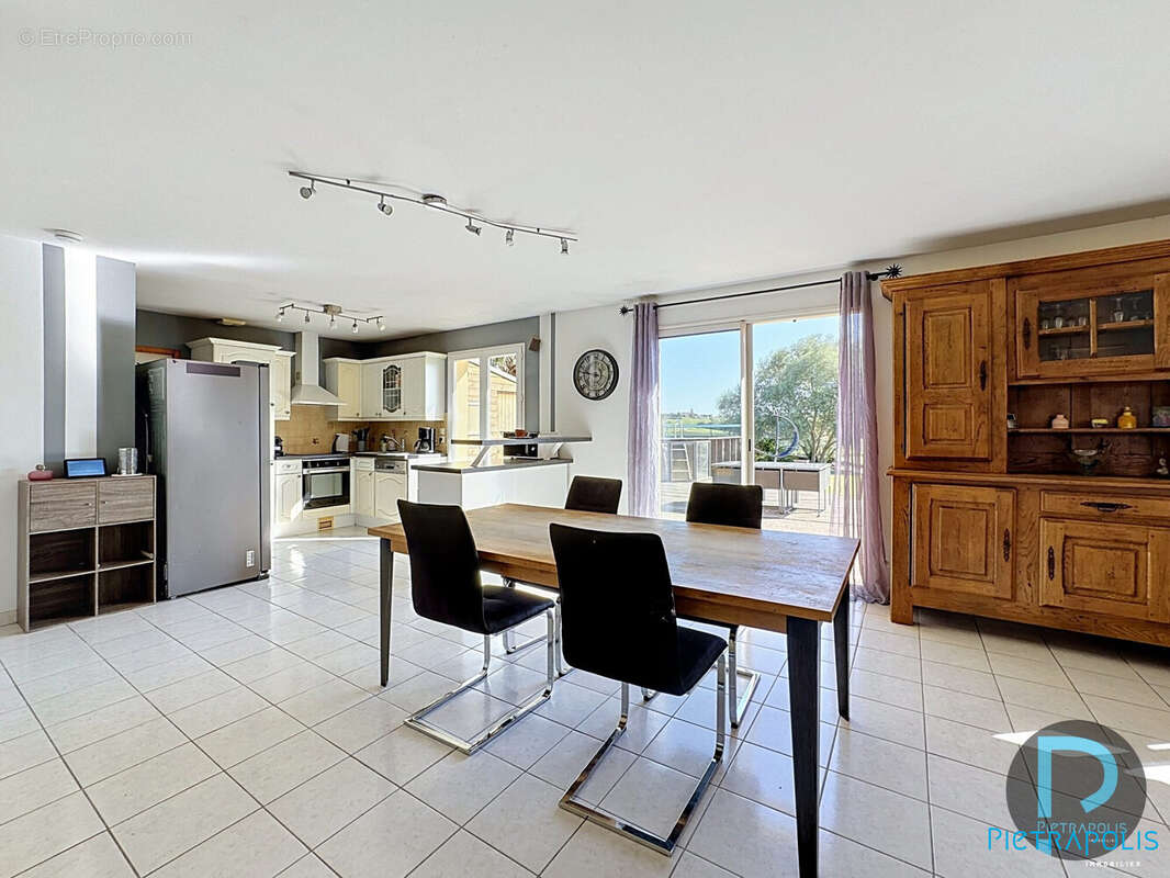 Maison 150 m² à Quincie-En-Beaujolais  - photo 6