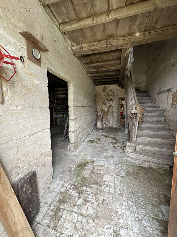 Propriété en pierres, deux maisons et terrain - photo 16