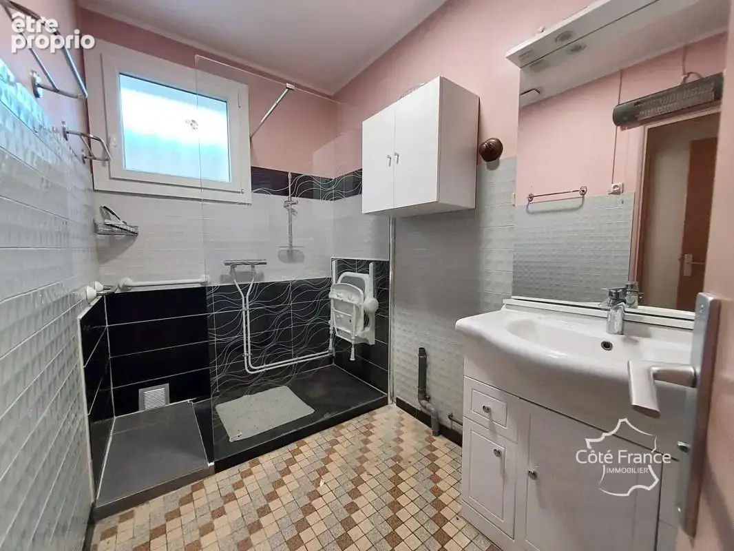 Maison de plain-pied 156 m2   Beau potentiel et nombreuses p - photo 3