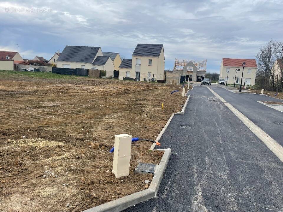 Terrain à MAROLLES-SUR-SEINE