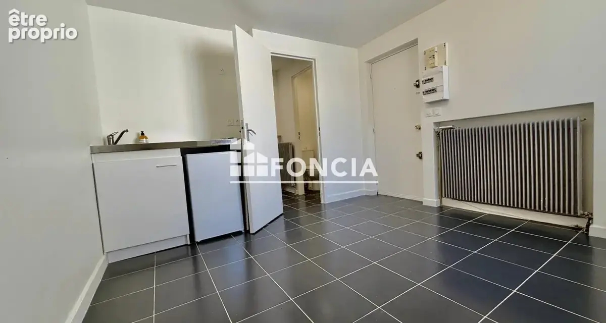 Joli studio entièrement refait à neuf – Calme, lumineux et avec espace extérieur - photo 5