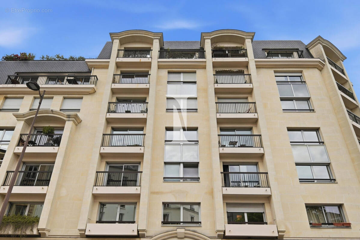 Appartement à PARIS-14E