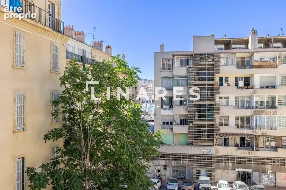À DEUX PAS DU PORT - Appartement T3 de 52m2 - 13002 Hôtel-de-Ville - photo 12
