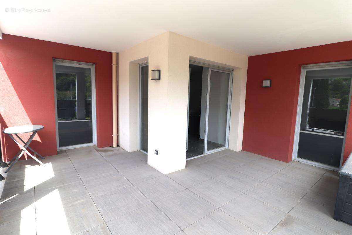 Appartement à CONTES