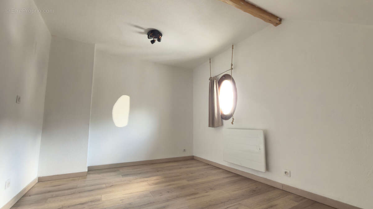 Duplex 102m2 rénové - 5 pièces - 3 chambres - balcon avec vue montagnes - proximité stations de ski - photo 9
