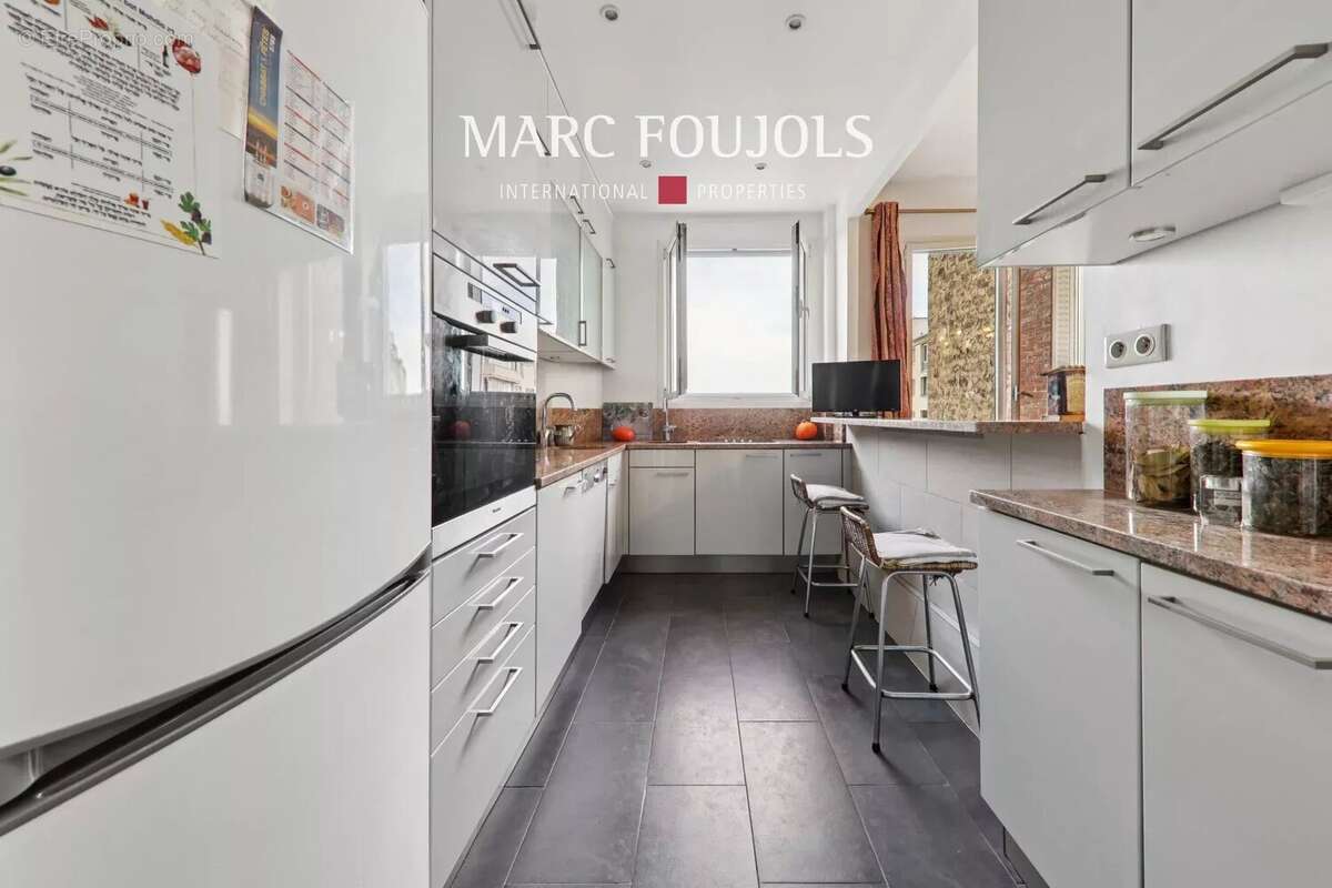 Appartement à PARIS-16E