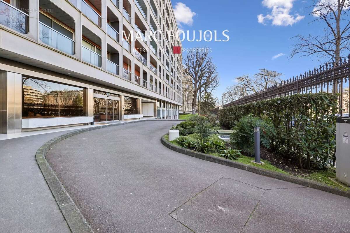 Appartement à PARIS-16E