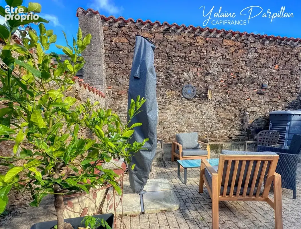 Maison de bourg avec 2 chambres et un jardin clos à CHAVAGNES EN PAILLERS (85) - photo 2