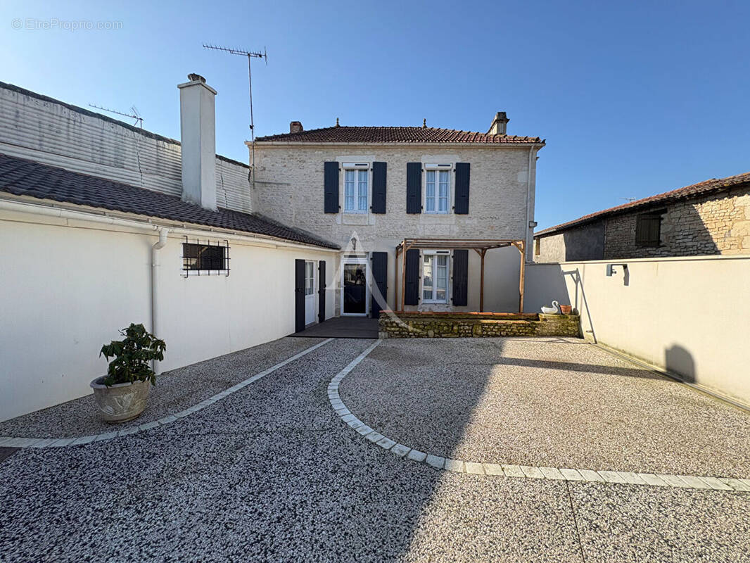 Maison à NALLIERS