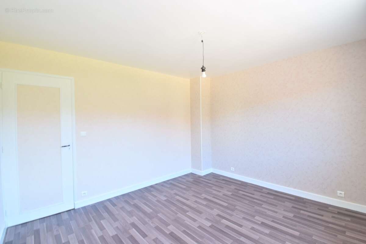Nettancourt – Maison de campagne 132 m², grand garage et cour privative - photo 6