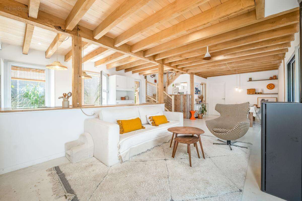 Maison à LA ROQUE-D'ANTHERON