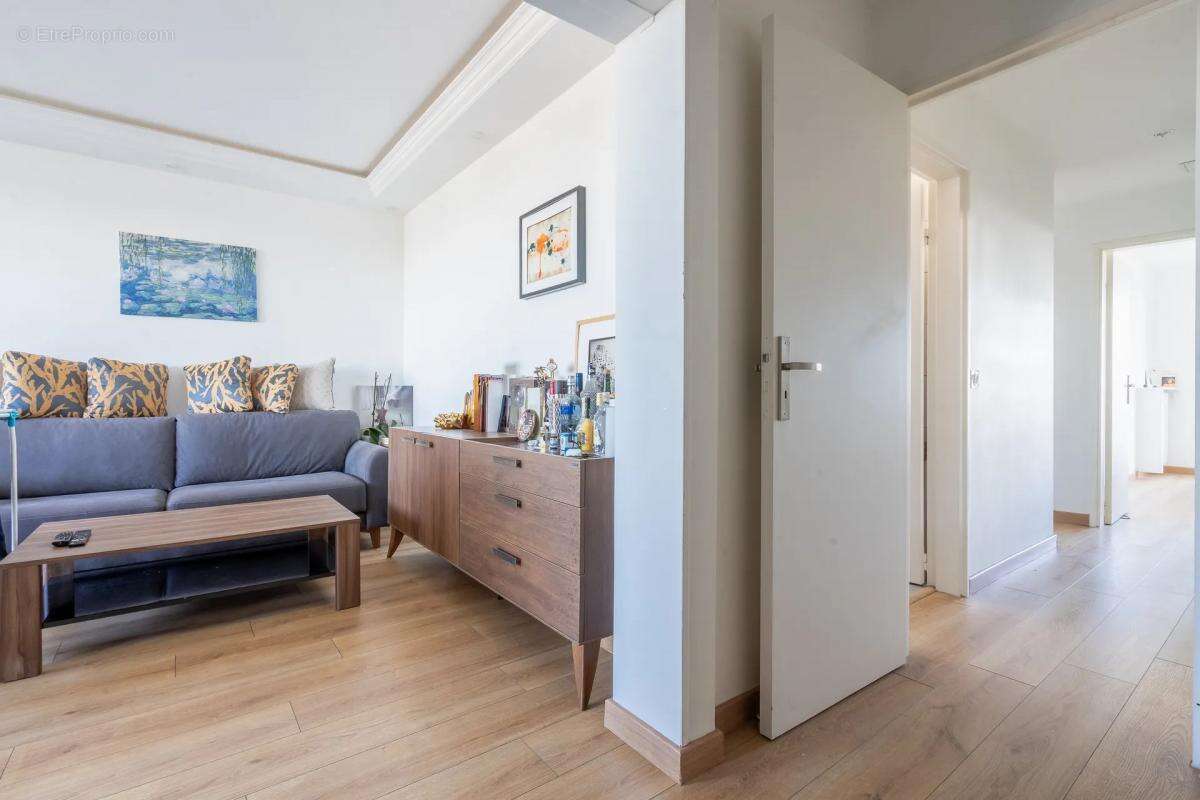 Appartement à LES PAVILLONS-SOUS-BOIS