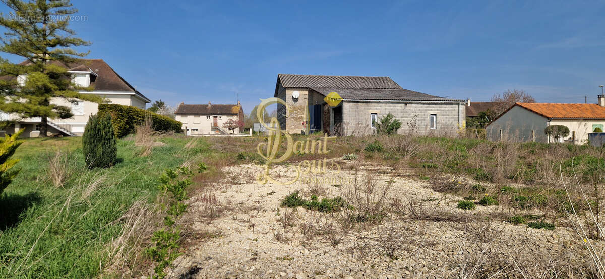 Parking à MARIGNY-MARMANDE