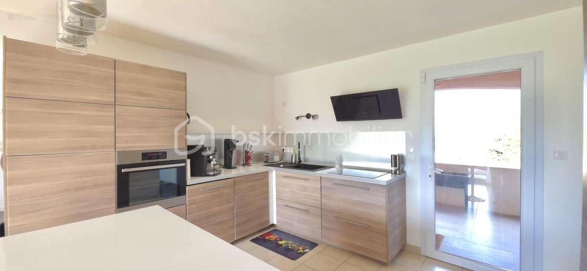 Maison à SAINT-LAURENT-DES-ARBRES