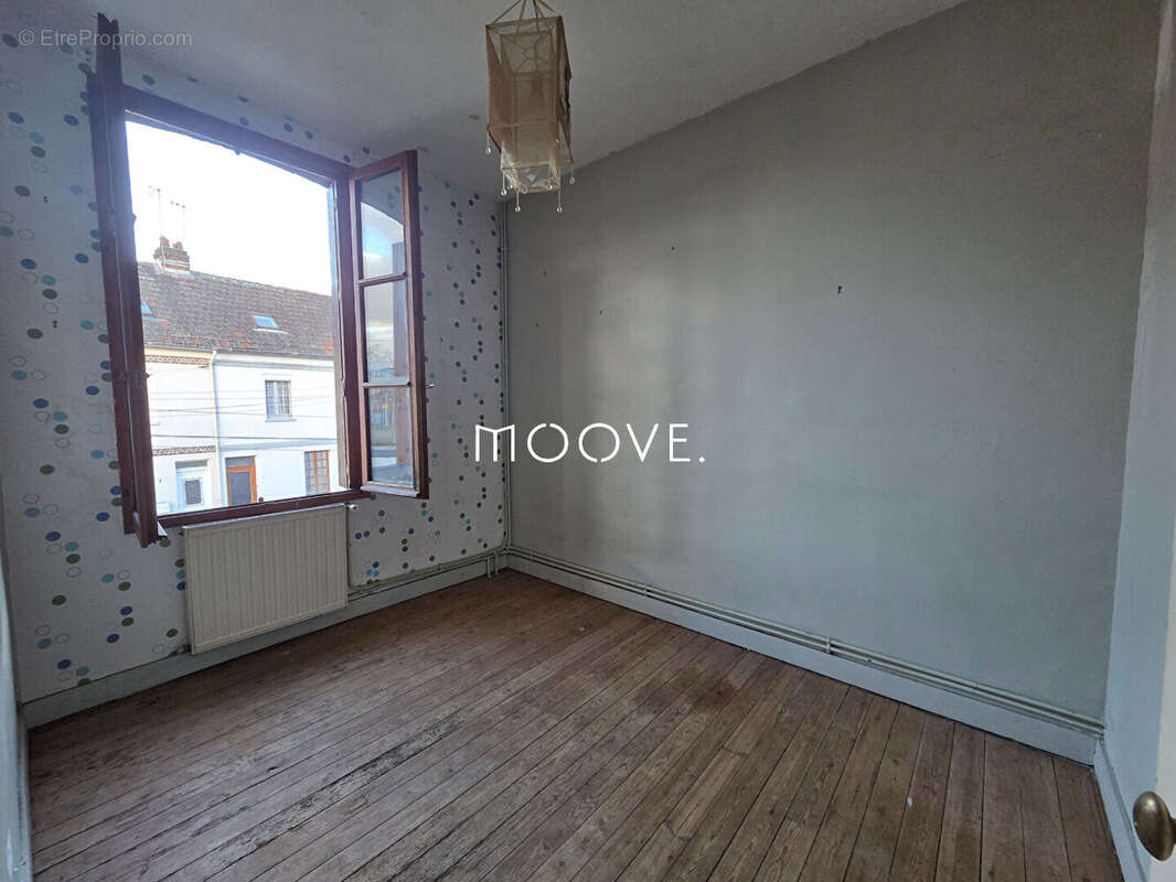 Maison à SAINT-ETIENNE-DU-ROUVRAY