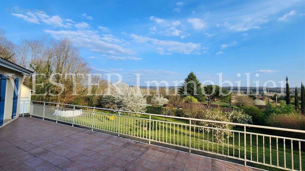 Maison à SAINT-FRONT-DE-PRADOUX