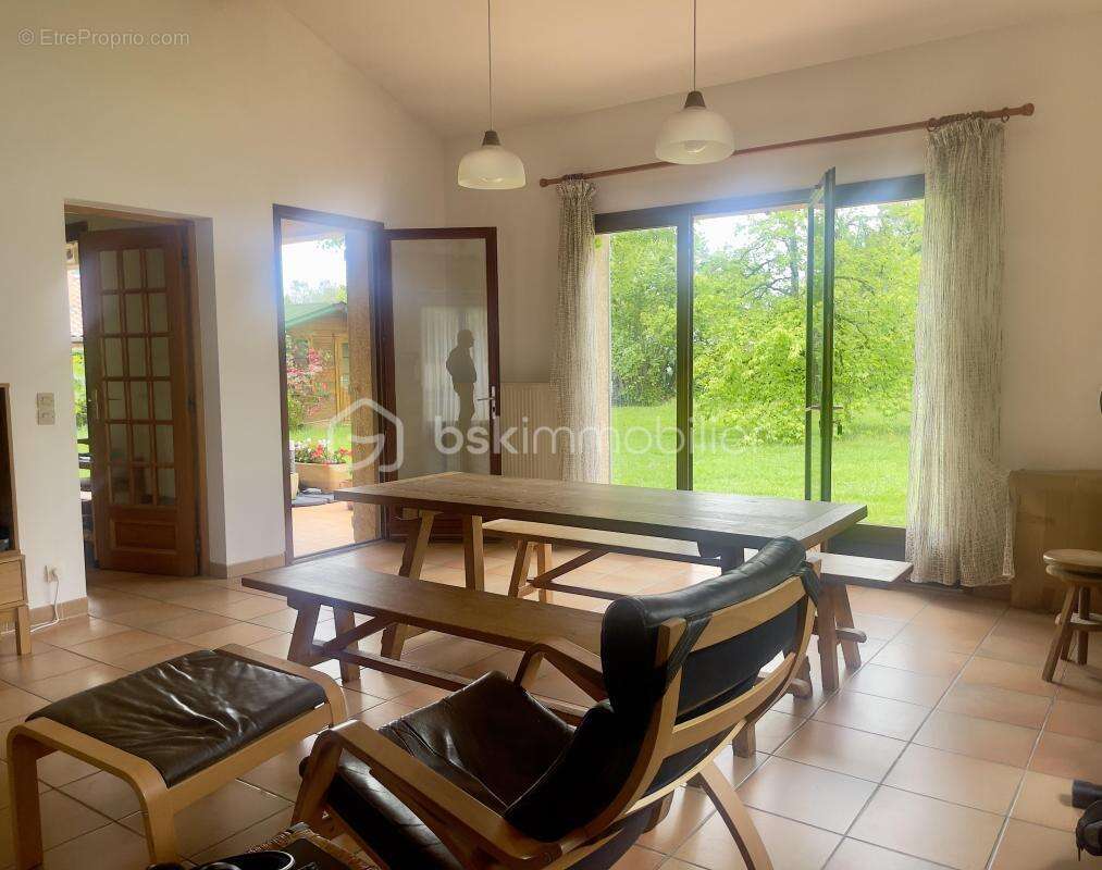 Elégante villa 6 pièces avec jardin verdoyant, au calme - photo 2