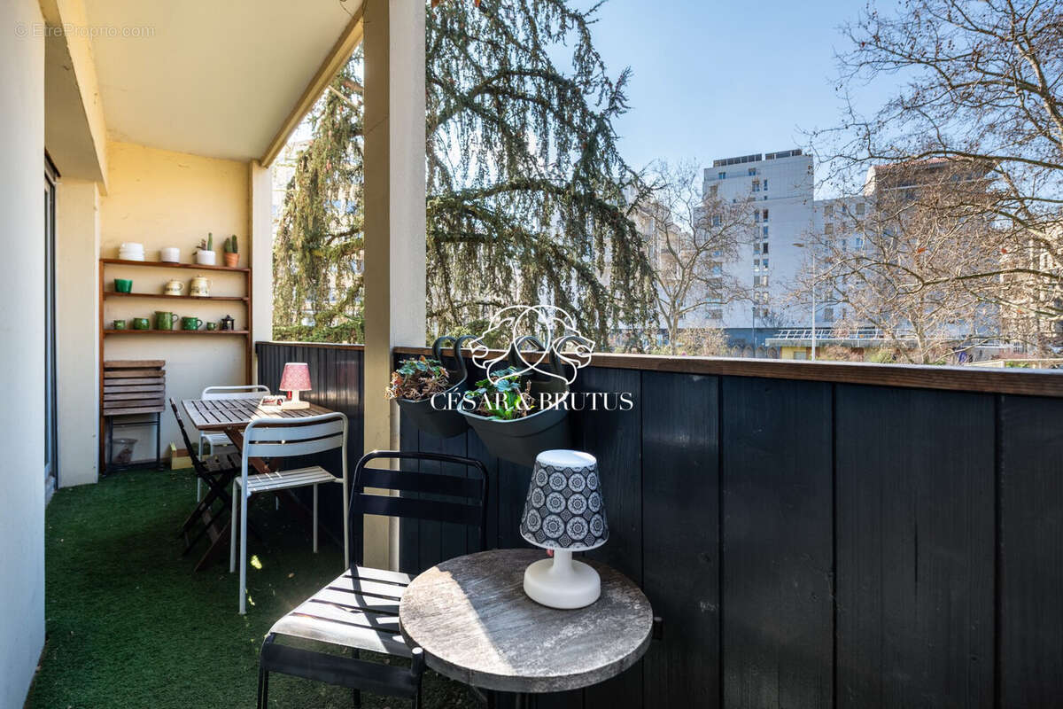 Balcon - Appartement à LYON-8E