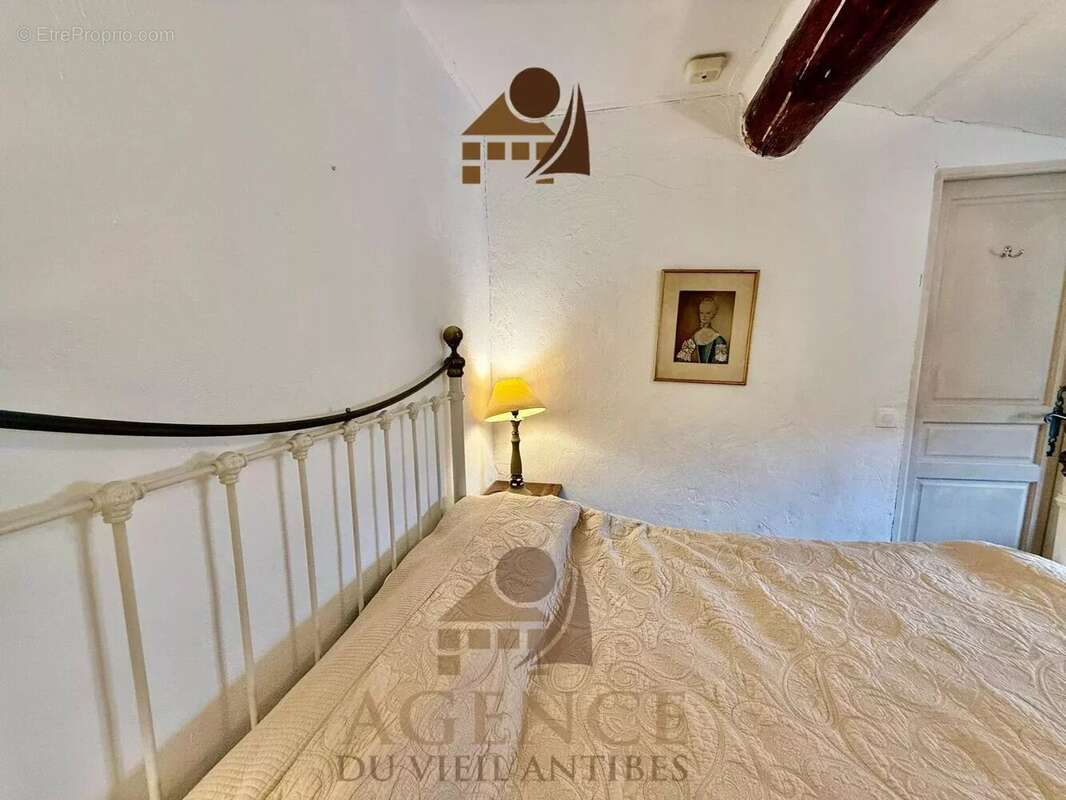 Antibes 2P 38.90m2 vieil ville dernière étage - photo 9