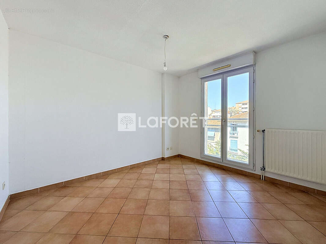 Appartement à MARSEILLE-5E