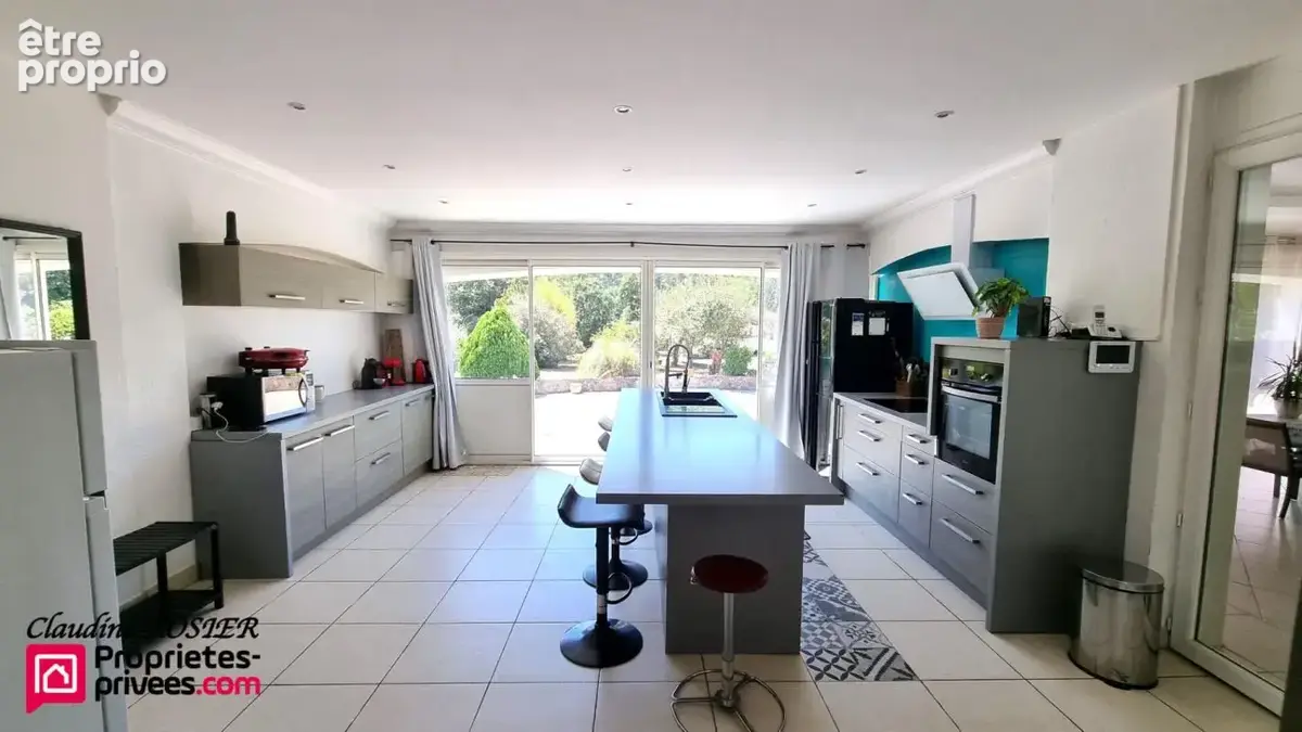 Besse Sur Issole Propriété de 340 m2 terrain 1,2 ha piscine - photo 14