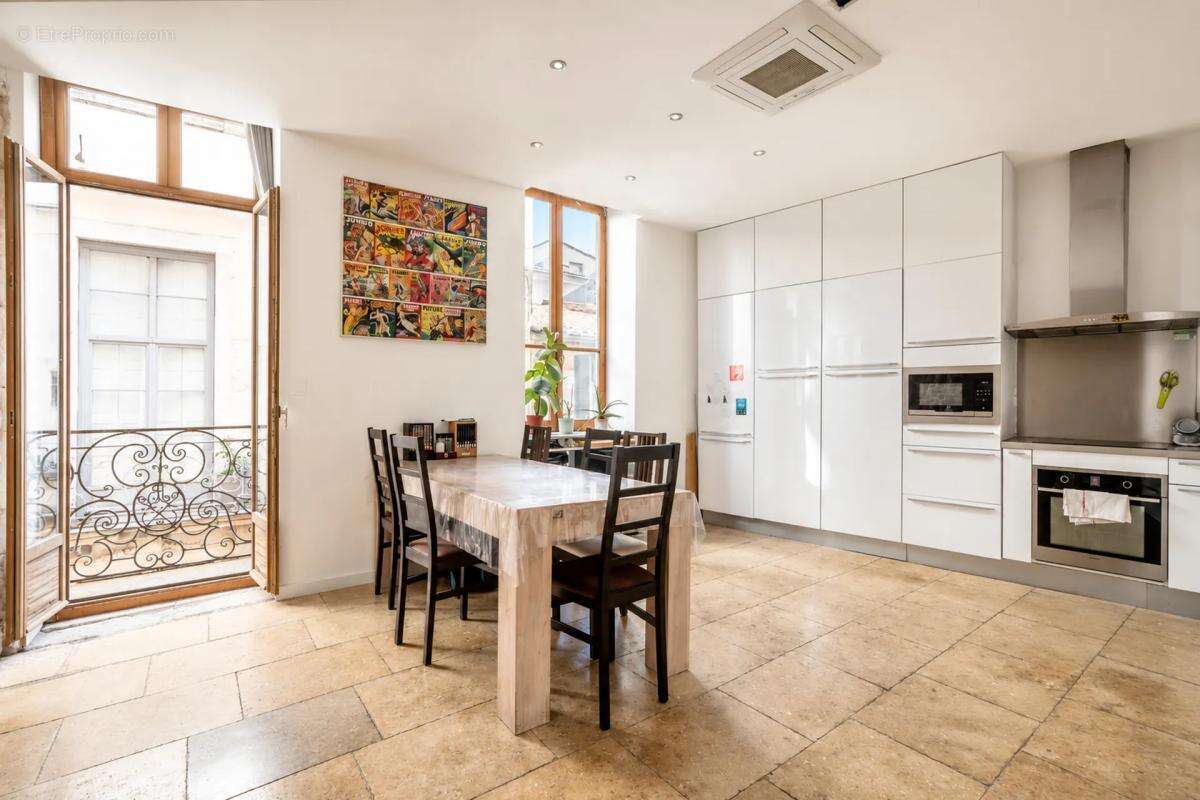 Appartement de 4 pièces de 118 m² à Nîmes - photo 7