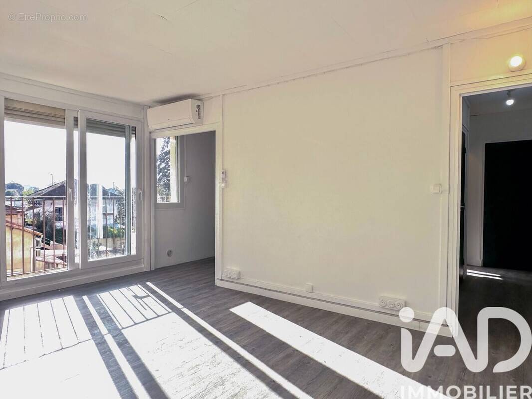 Photo 1 - Appartement à BAGNOLS-SUR-CEZE