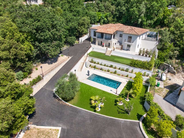 Maison à ROQUEFORT-LES-PINS