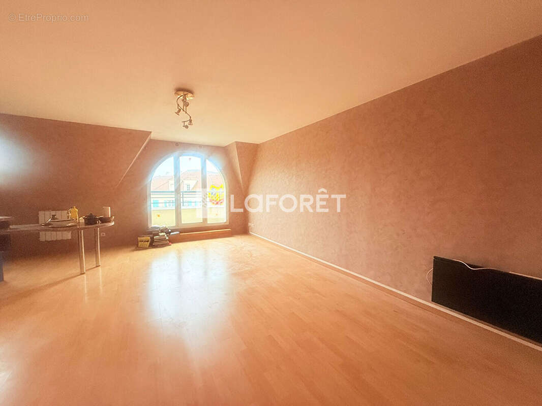 Appartement à LAMORLAYE