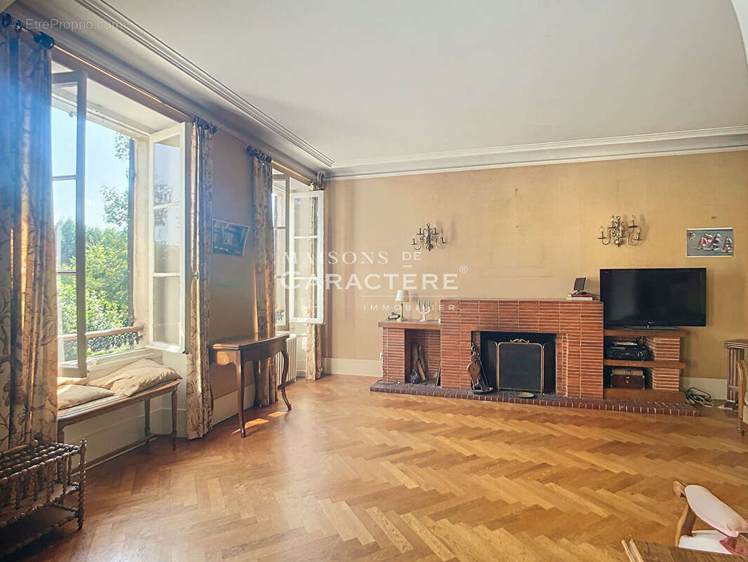 Maison à VERNEUIL-SUR-SEINE