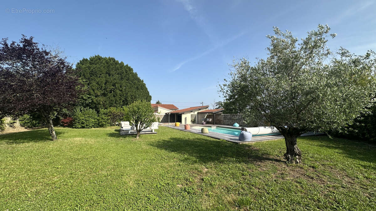 Maison à FLEURIEUX-SUR-L'ARBRESLE