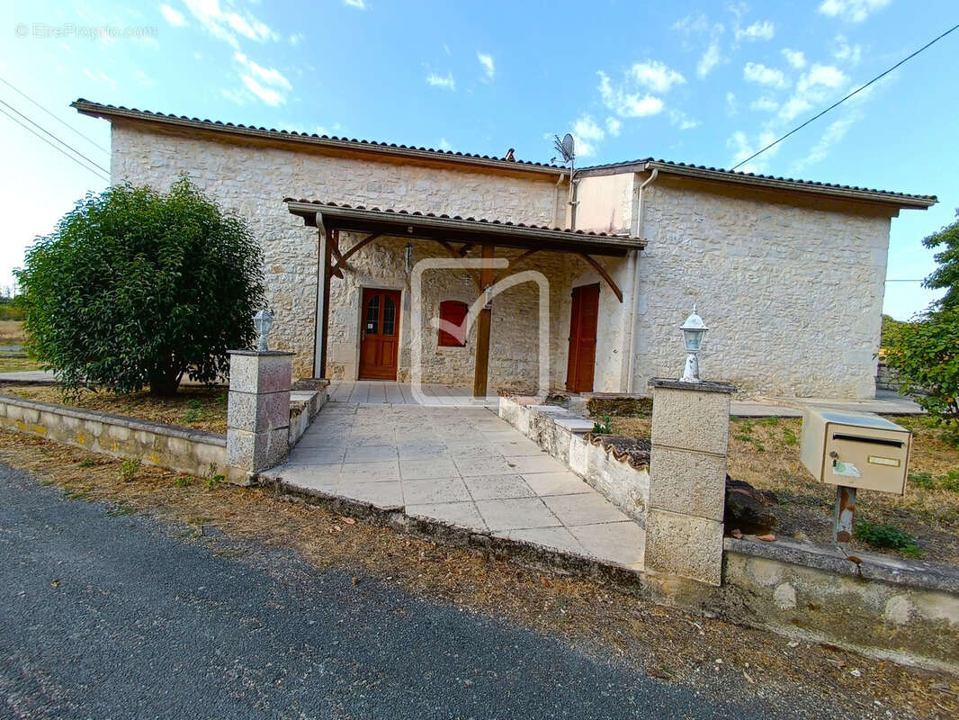 Maison de caractère  d'environ 169 m2 avec piscine - photo 2