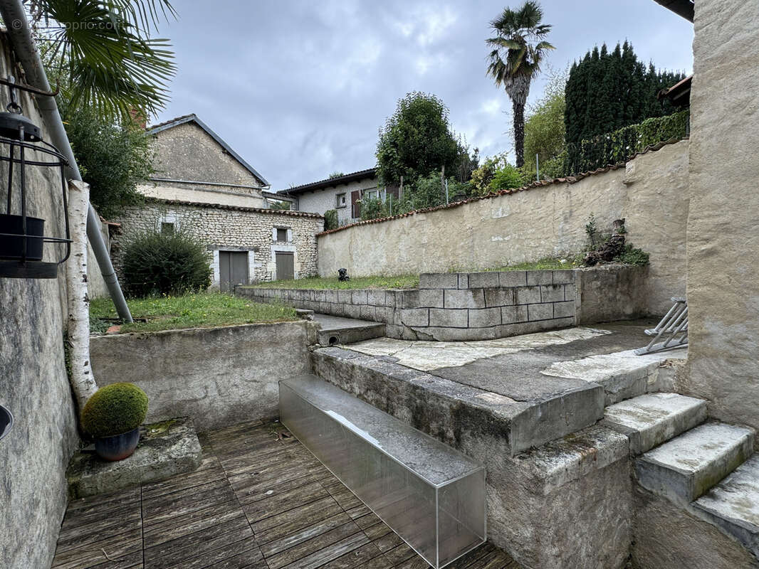 Appartement à BARBEZIEUX-SAINT-HILAIRE